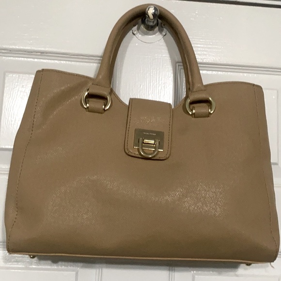 NEW IVANKA TRUMP TAN LARGE LEATHER HANDBAG WITH REMOVABLE SHOULDER STRAP - Picture 3 of 14